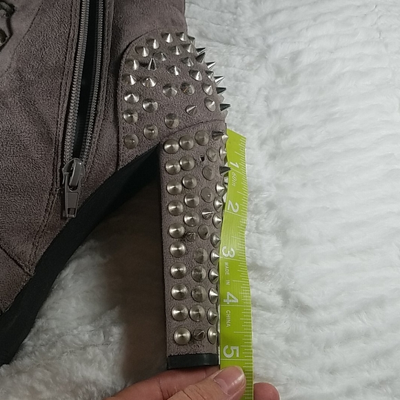 Faux suede grey platform spiked booties - Picture 8 of 9